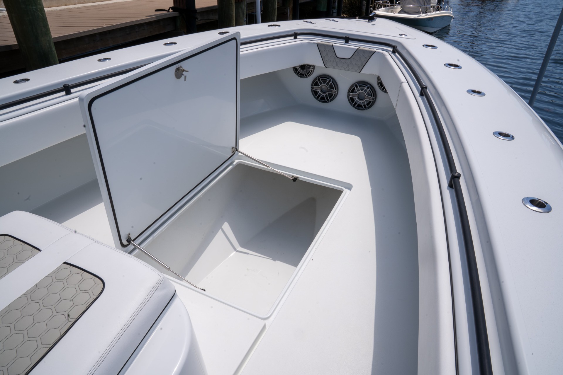 Yacht Photo 37